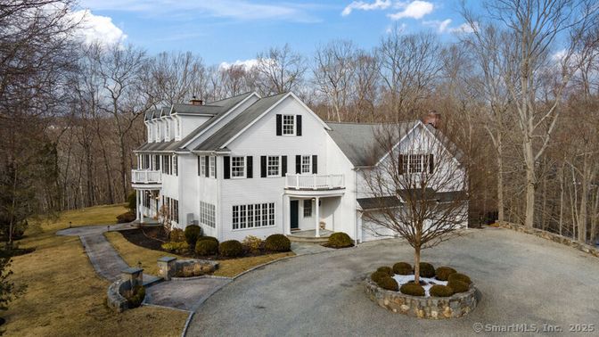 Attached, Exterior, Facade, Farmhouse