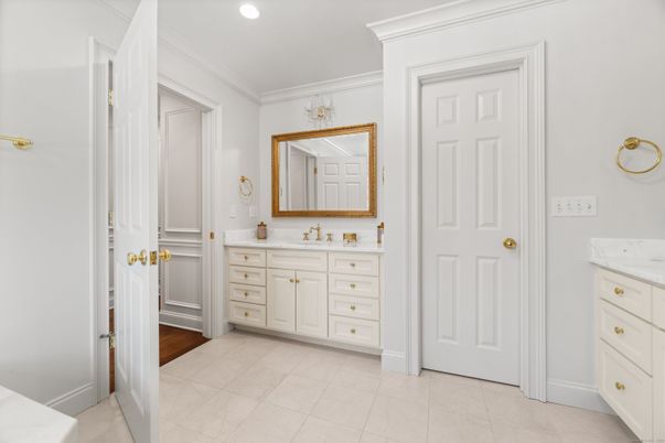 Bathroom, Interior, Recessed Lighting, Wood Texture Flooring