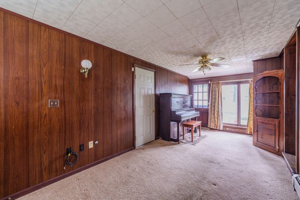 Empty room, Interior, Piano, Wooden Walls