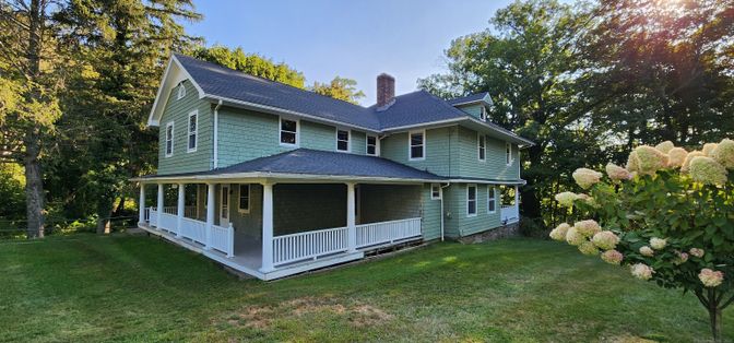 Backyard, Exterior, Facade, Queen Anne Victorian