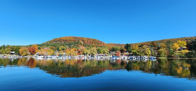 Exterior, Lake