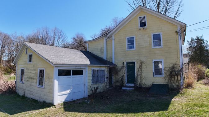 Attached, Exterior, Facade, Cape Cod