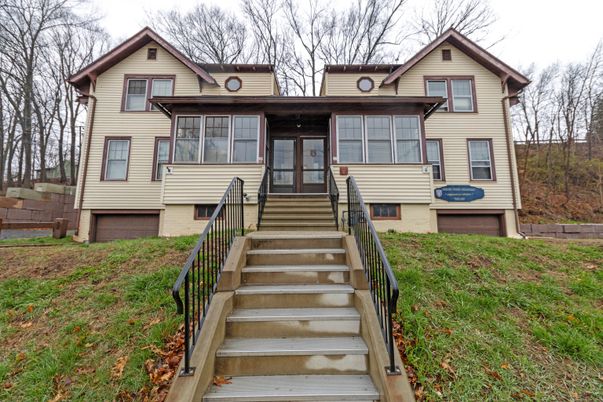 Attached, Exterior, Facade, Queen Anne Victorian