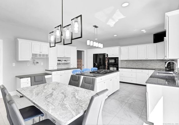 Dining room, Interior, Kitchen, Pendant Lights, Recessed Lighting, Stainless Steel Appliances