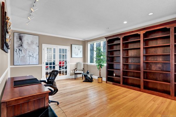 Home Office, Interior, Recessed Lighting, Wood Texture Flooring
