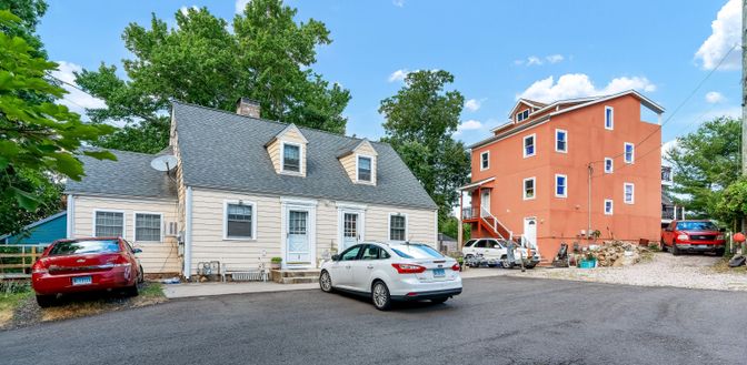 Exterior, Facade, Cape Cod