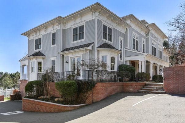 Exterior, Facade, Rowhouse