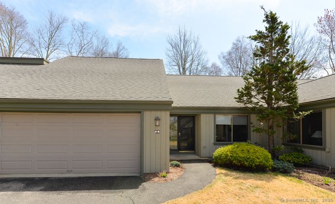Attached, Exterior, Facade, Ranch