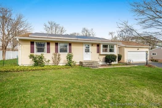 Attached, Exterior, Facade, Ranch