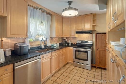 Interior, Kitchen, Pendant Lights, Stainless Steel Appliances