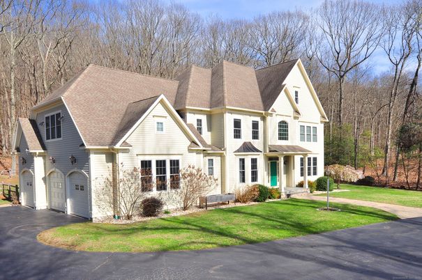 Exterior, Facade, Farmhouse