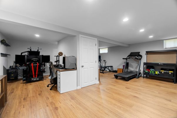 Fitness Equipment, Interior, Recessed Lighting, Wood Texture Flooring