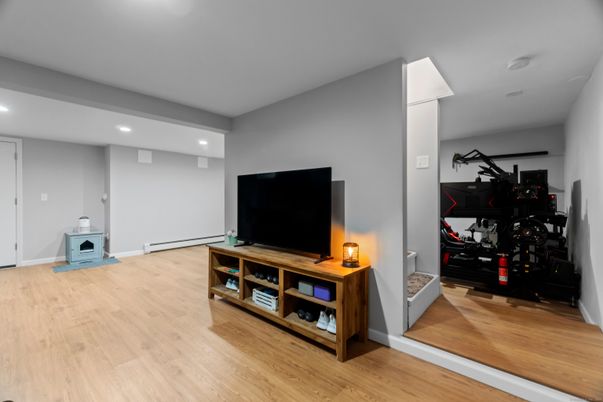 Fitness Equipment, Interior, Recessed Lighting, Wood Texture Flooring