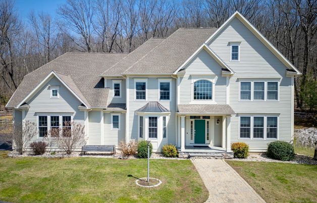 Exterior, Facade, Farmhouse