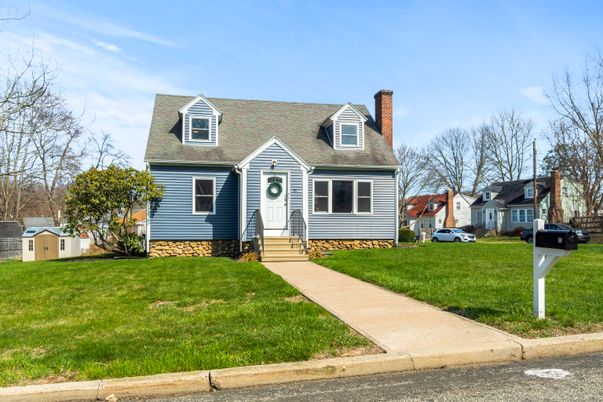Exterior, Facade, Cape Cod