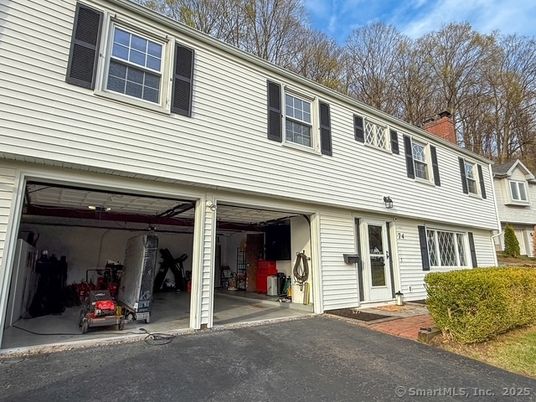 Attached, Exterior, Facade, Rowhouse