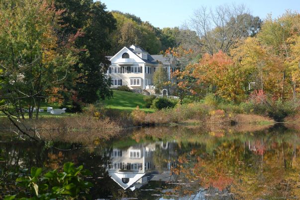 Exterior, Lake