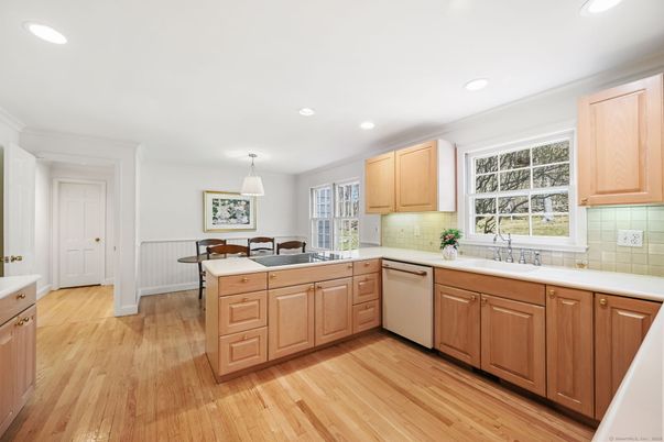 Dining room, Interior, Kitchen, Pendant Lights, Recessed Lighting, Wood Texture Flooring