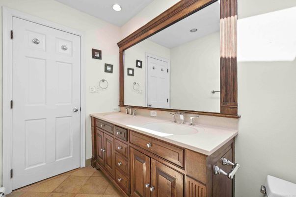 Bathroom, Dual Sink Vanities, Interior, Recessed Lighting