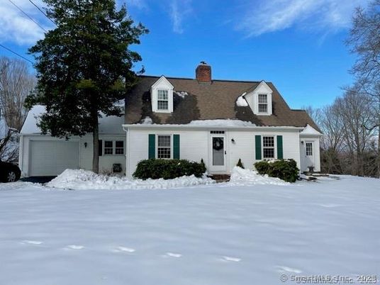 Attached, Exterior, Facade, Cape Cod