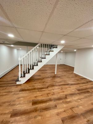 Empty room, Interior, Recessed Lighting, Wood Texture Flooring