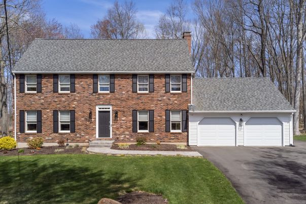 Attached, Exterior, Facade, Brick Facade, Georgian