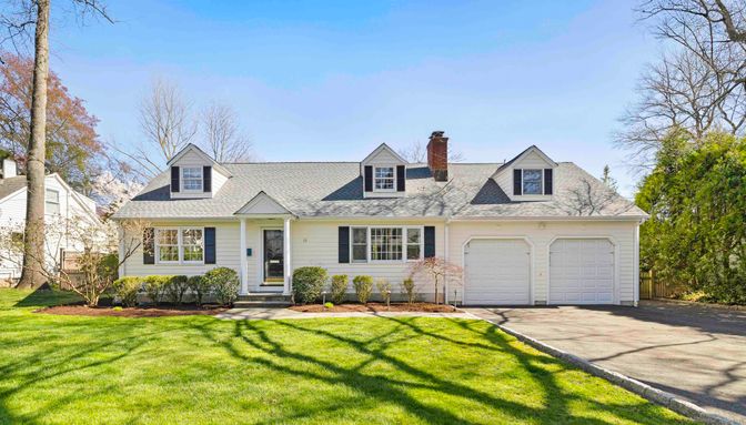 Attached, Exterior, Facade, Cape Cod