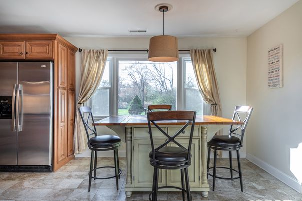 Dining room, Interior, Kitchen, Pendant Lights, Stainless Steel Appliances