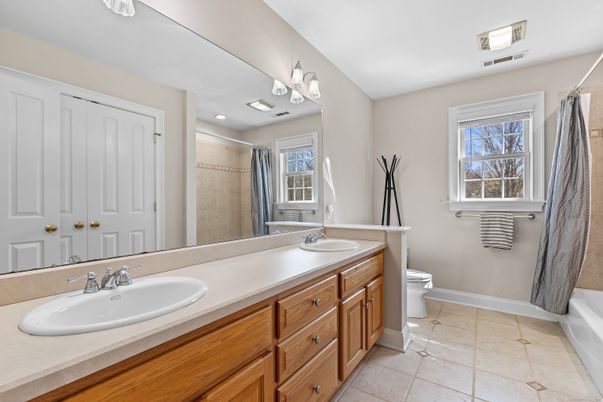 Bathroom, Dual Sink Vanities, Interior, Recessed Lighting