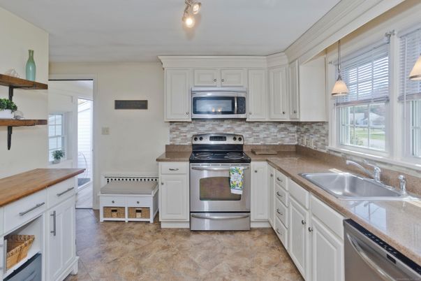 Interior, Kitchen, Pendant Lights, Stainless Steel Appliances