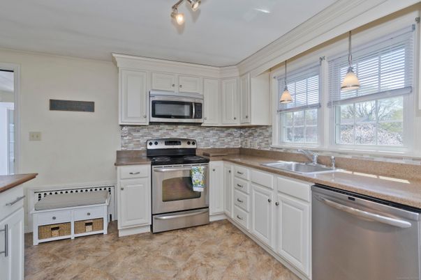 Interior, Kitchen, Pendant Lights, Stainless Steel Appliances