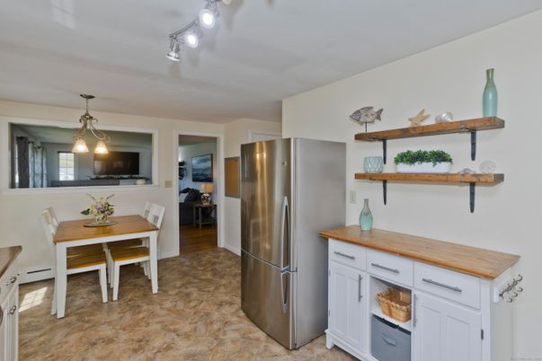 Dining room, Interior, Kitchen, Pendant Lights, Stainless Steel Appliances, Wood Texture Flooring