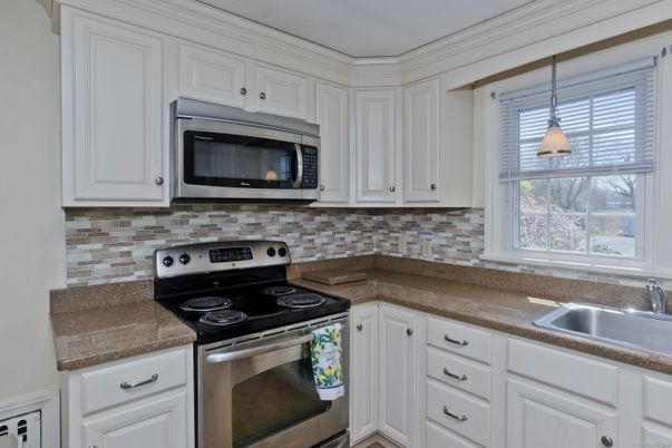 Interior, Kitchen, Pendant Lights, Stainless Steel Appliances