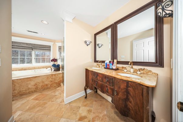 Bathroom, Dual Sink Vanities, Interior, Recessed Lighting