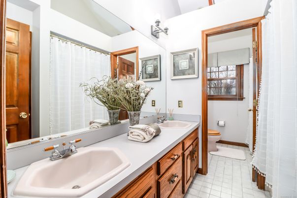 Bathroom, Dual Sink Vanities, Interior