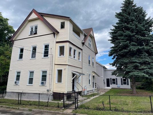 Backyard, Exterior, Facade, Queen Anne Victorian