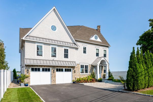 Attached, Exterior, Facade, Farmhouse