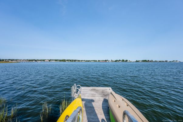 Exterior, Lake