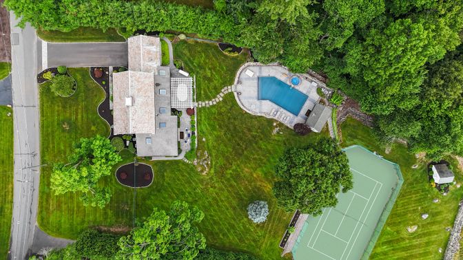 Exterior, Drone
