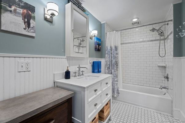 Bathroom, Interior, Recessed Lighting