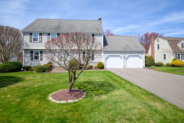 Attached, Exterior, Facade, Cape Cod