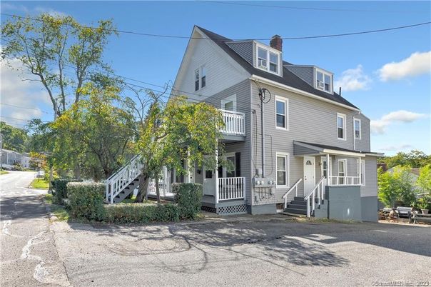 Exterior, Facade, American Foursquare