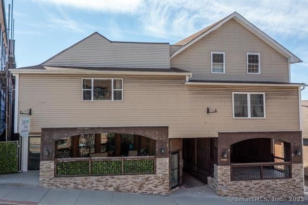 Exterior, Facade, American Craftsman