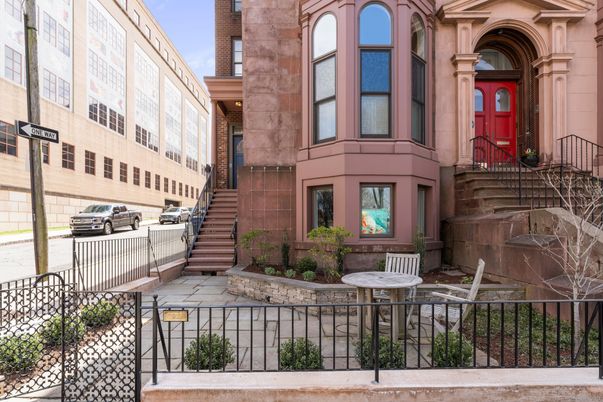 Exterior, Facade, Brownstone