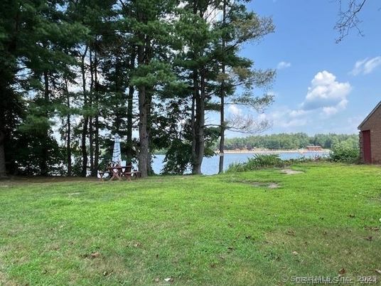 Exterior, Lake