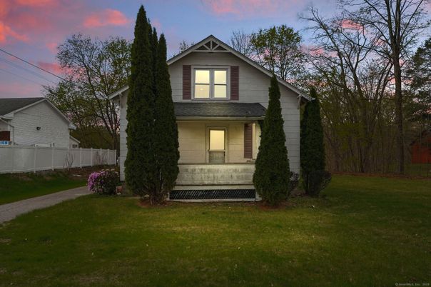 Backyard, Exterior, Facade, Queen Anne Victorian