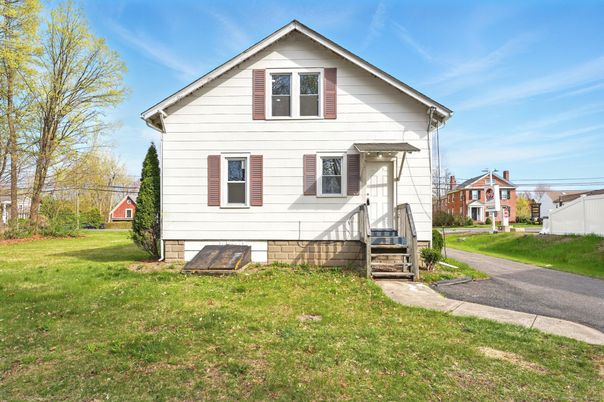 Backyard, Exterior, Facade, Farmhouse