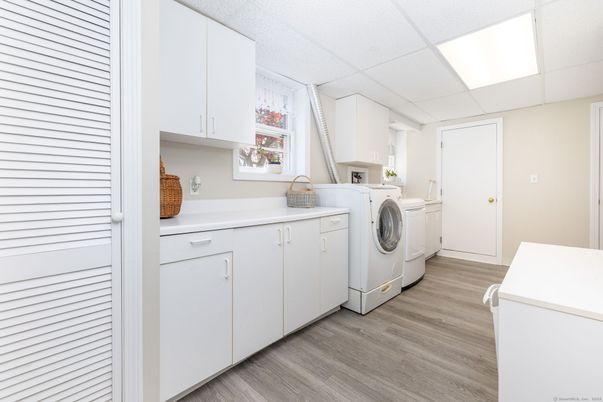 Interior, Utility Closets, Washer, Wood Texture Flooring