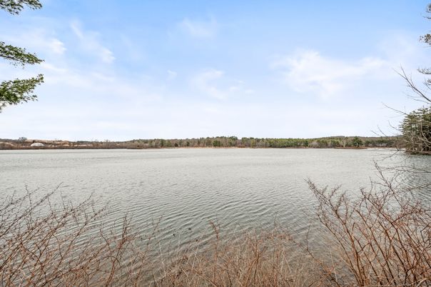 Exterior, Lake
