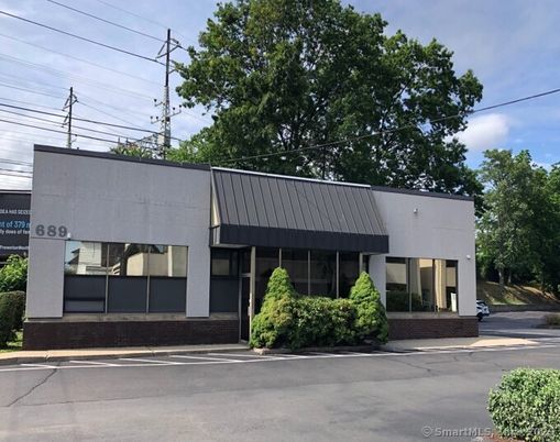 Exterior, Facade, Modern